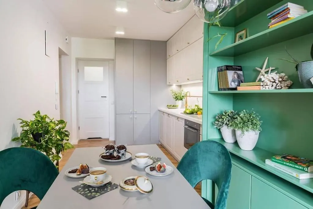 Verdant Oasis - Old Town Studio - By Upstairs Krakow Apartment